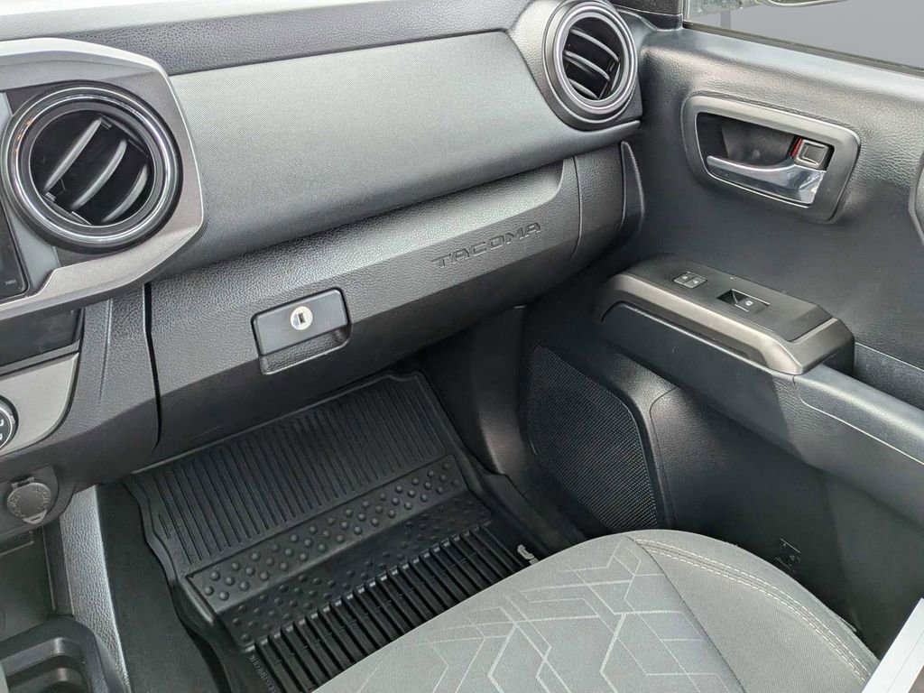 Used 2018 Toyota Tacoma TRD Off-Road image 17