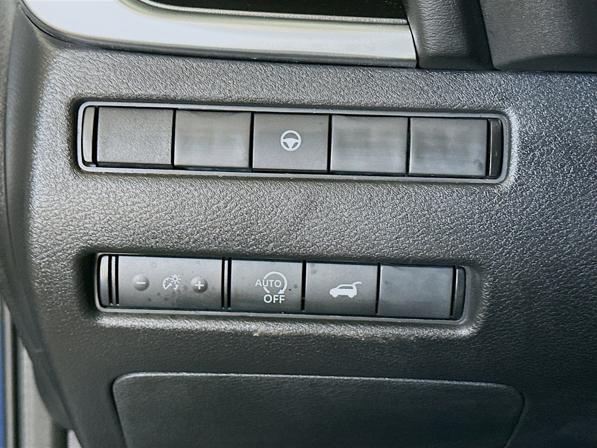Used 2025 Nissan Rogue SV FWD image 17