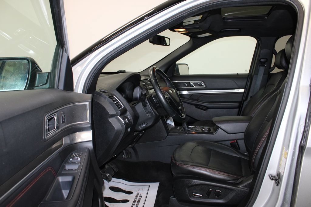 Used 2017 Ford Explorer Sport w/ Equipment Group 401A AWD/4WD image 2
