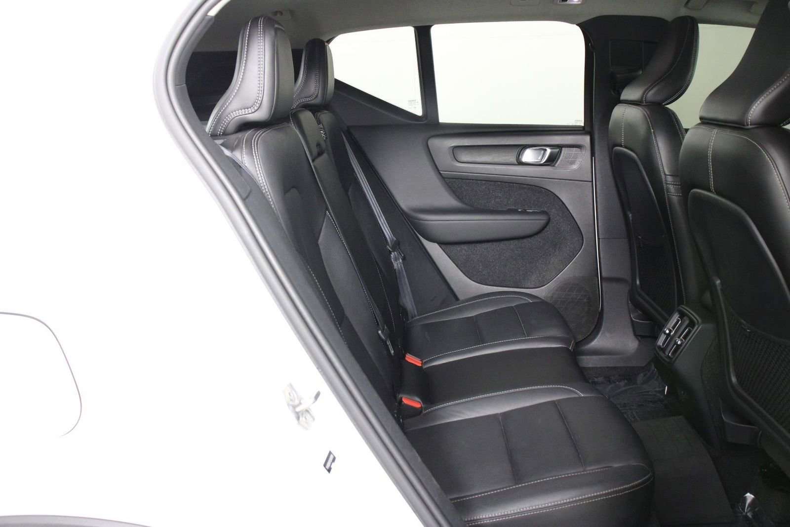 Used 2019 Volvo XC40 T5 Momentum image 30