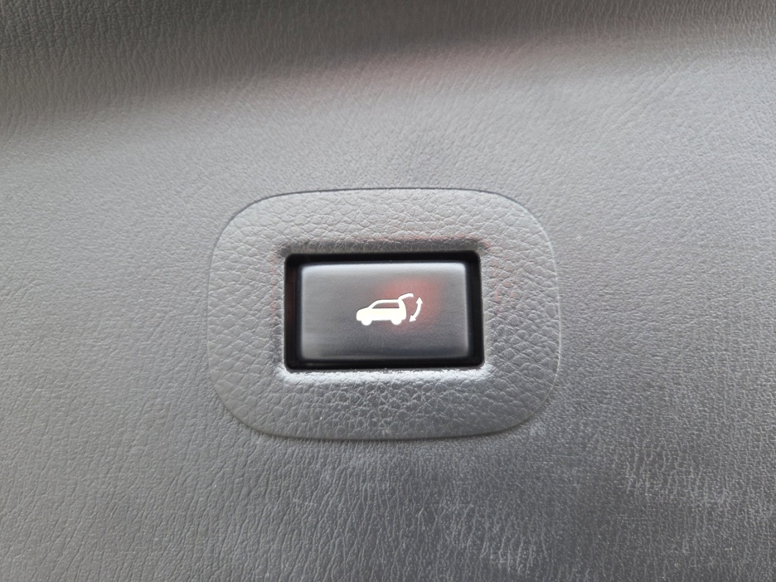 Used 2018 Nissan Armada Platinum image 21