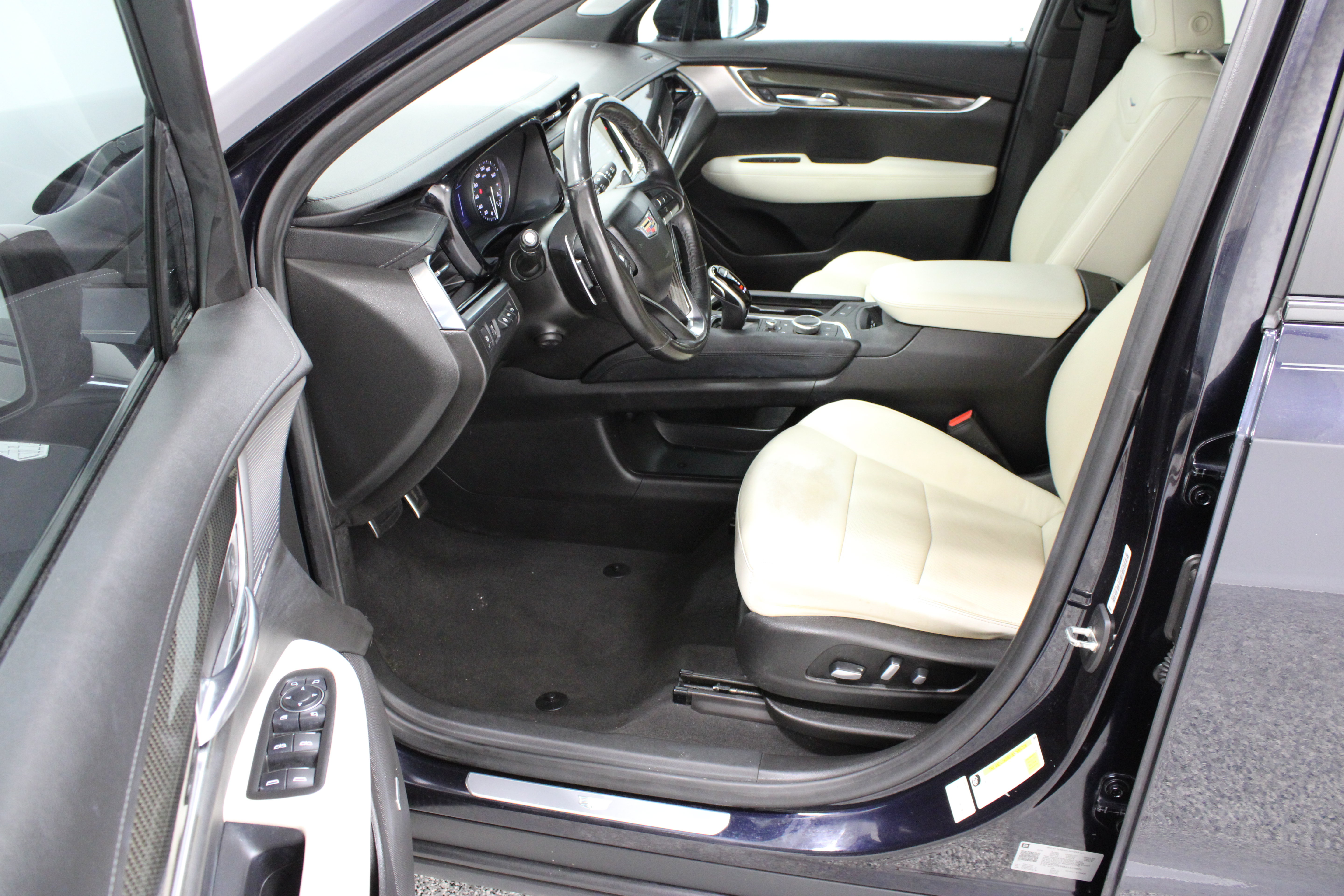Used 2021 Cadillac XT6 Sport AWD/4WD image 14