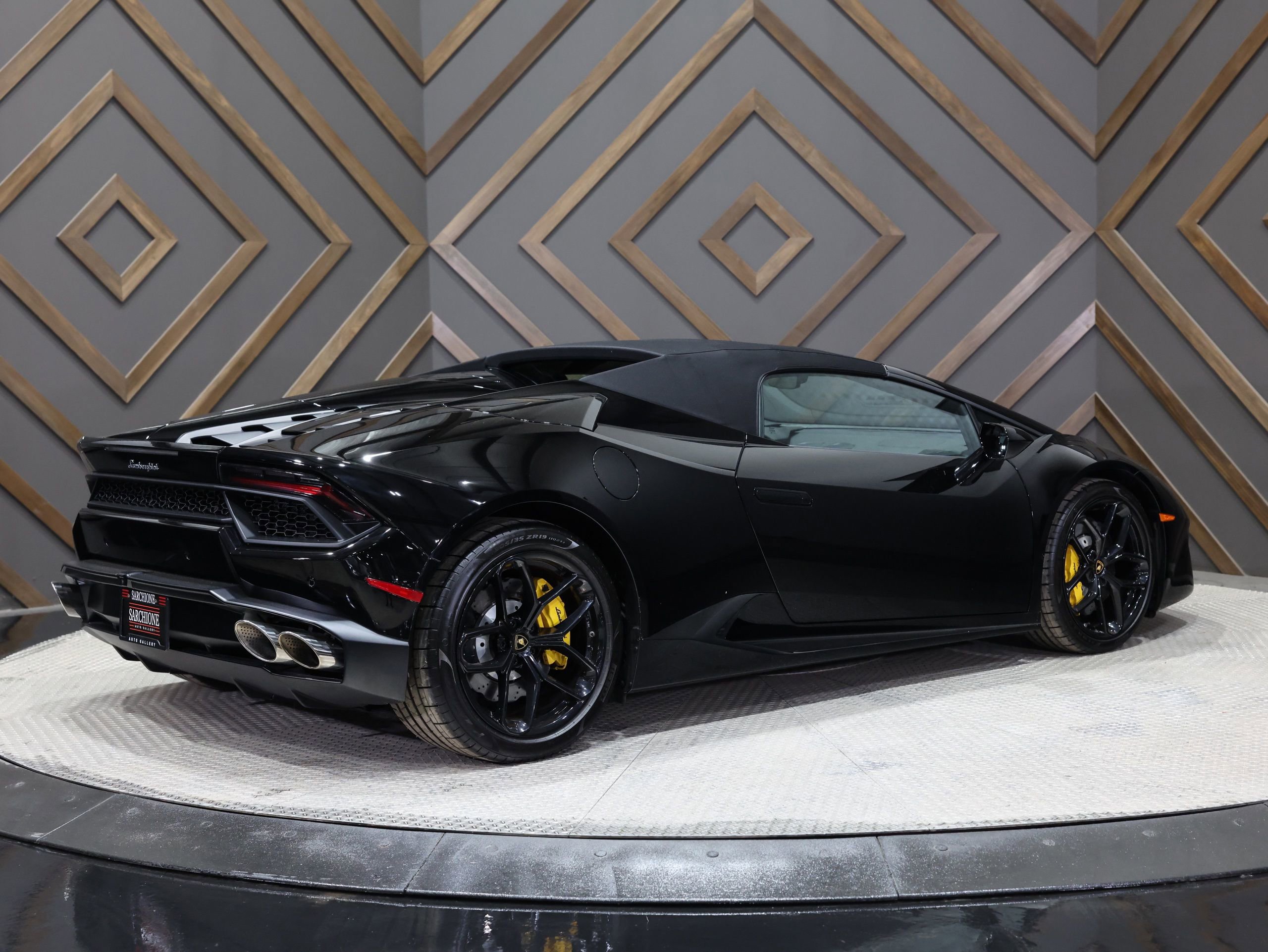 Used 2018 Lamborghini Huracan LP 580-2 RWD image 16