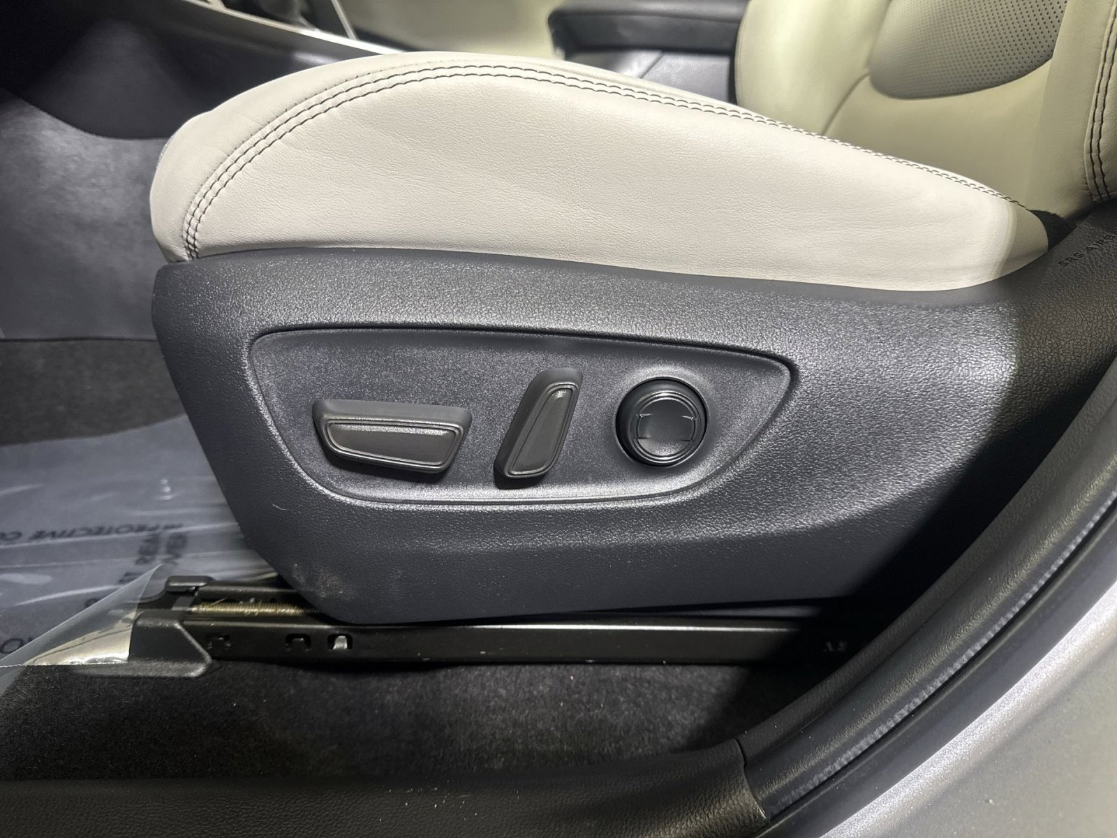 Used 2023 Toyota RAV4 Limited image 14