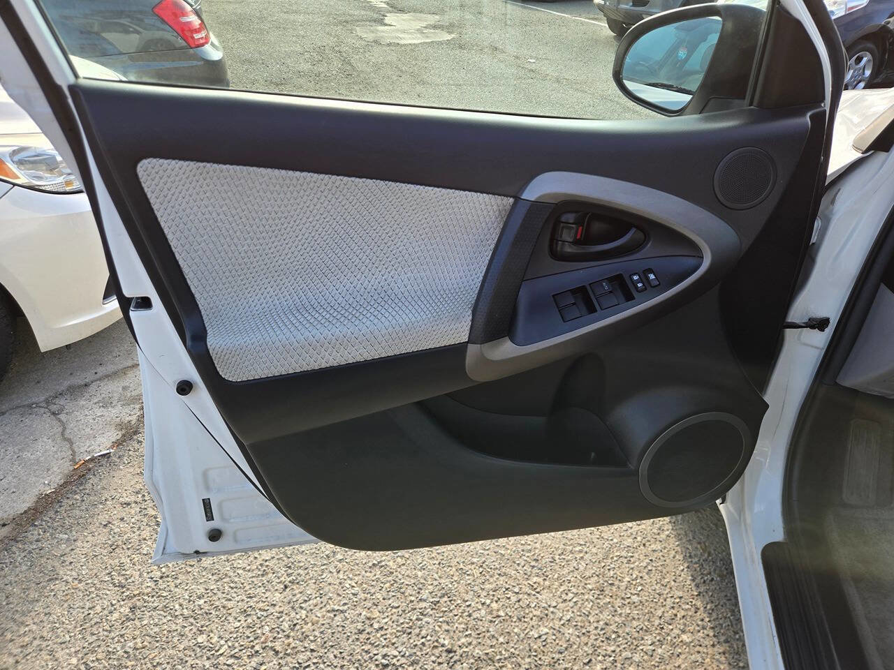 Used 2012 Toyota RAV4 EV image 18