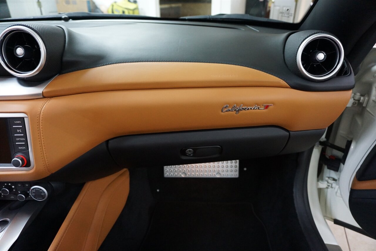Used 2017 Ferrari California T RWD image 20