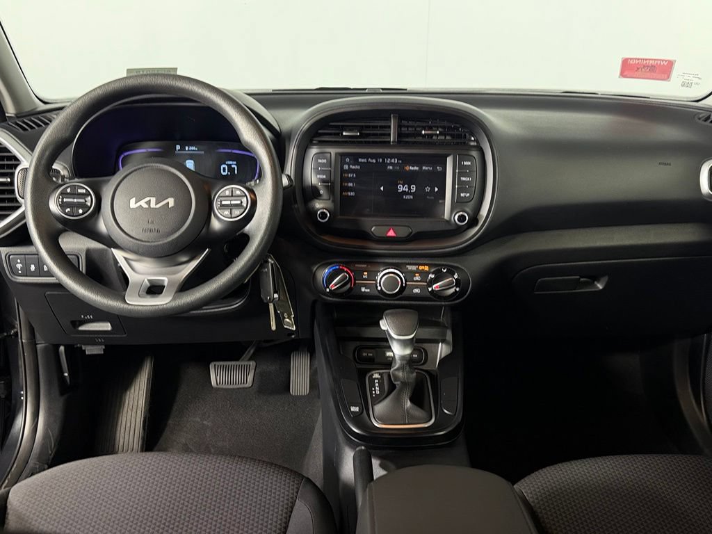 Used 2025 Kia Soul LX w/ LX Technology Package FWD image 15