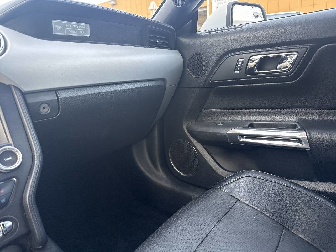 Used 2016 Ford Mustang Premium image 39