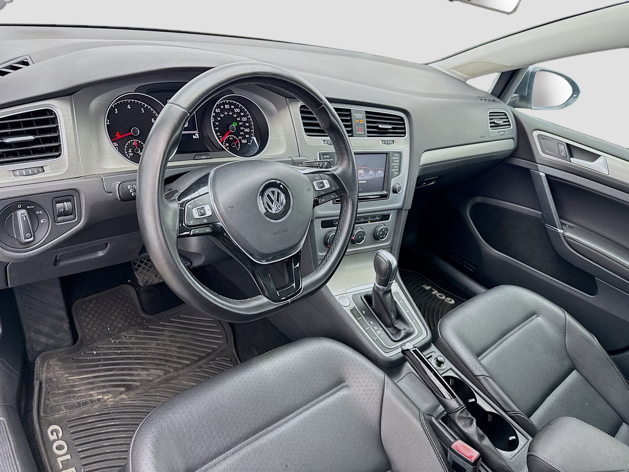 Used 2016 Volkswagen Golf Limited Edition image 7