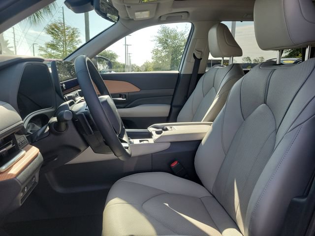 Used 2025 Toyota Grand Highlander AWD image 16