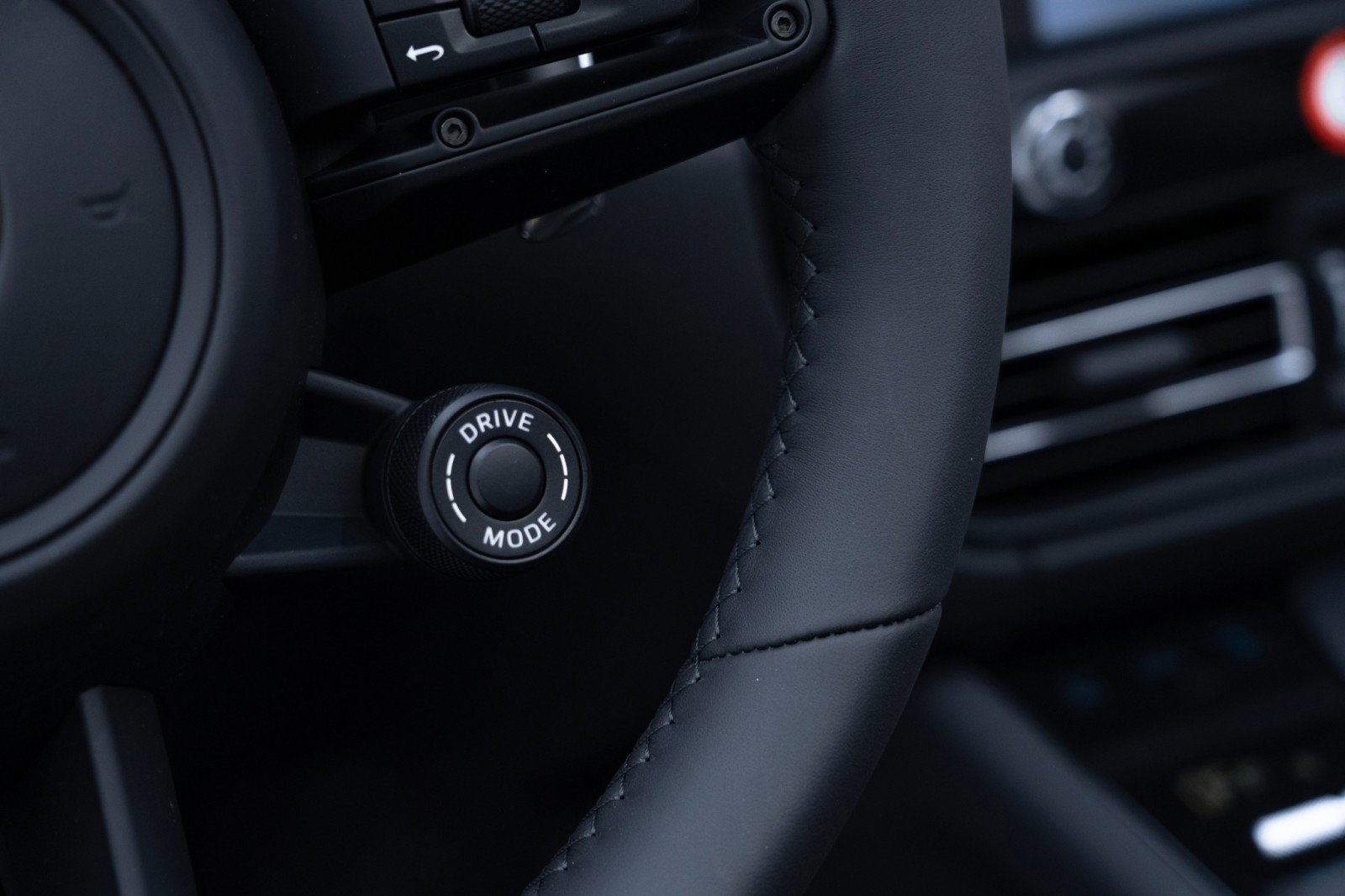 New 2025 Porsche Macan Turbo image 27