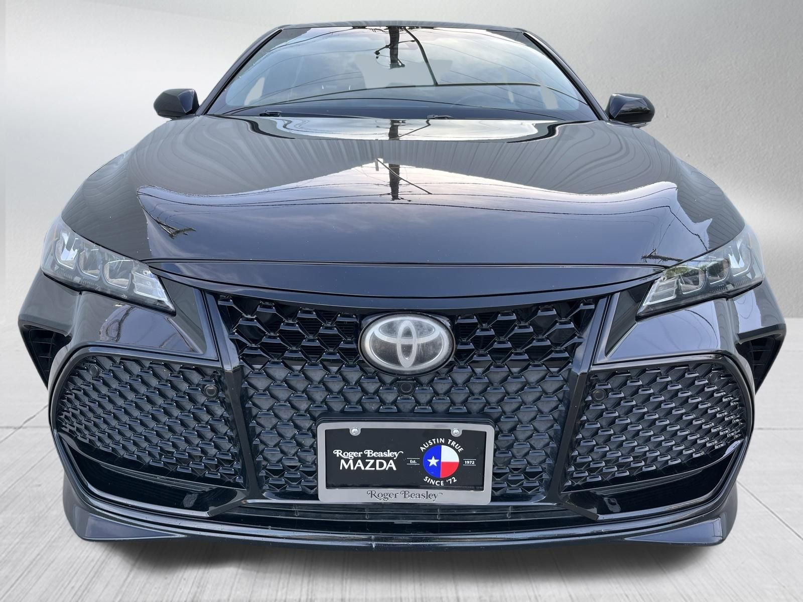 Used 2019 Toyota Avalon XSE FWD image 2