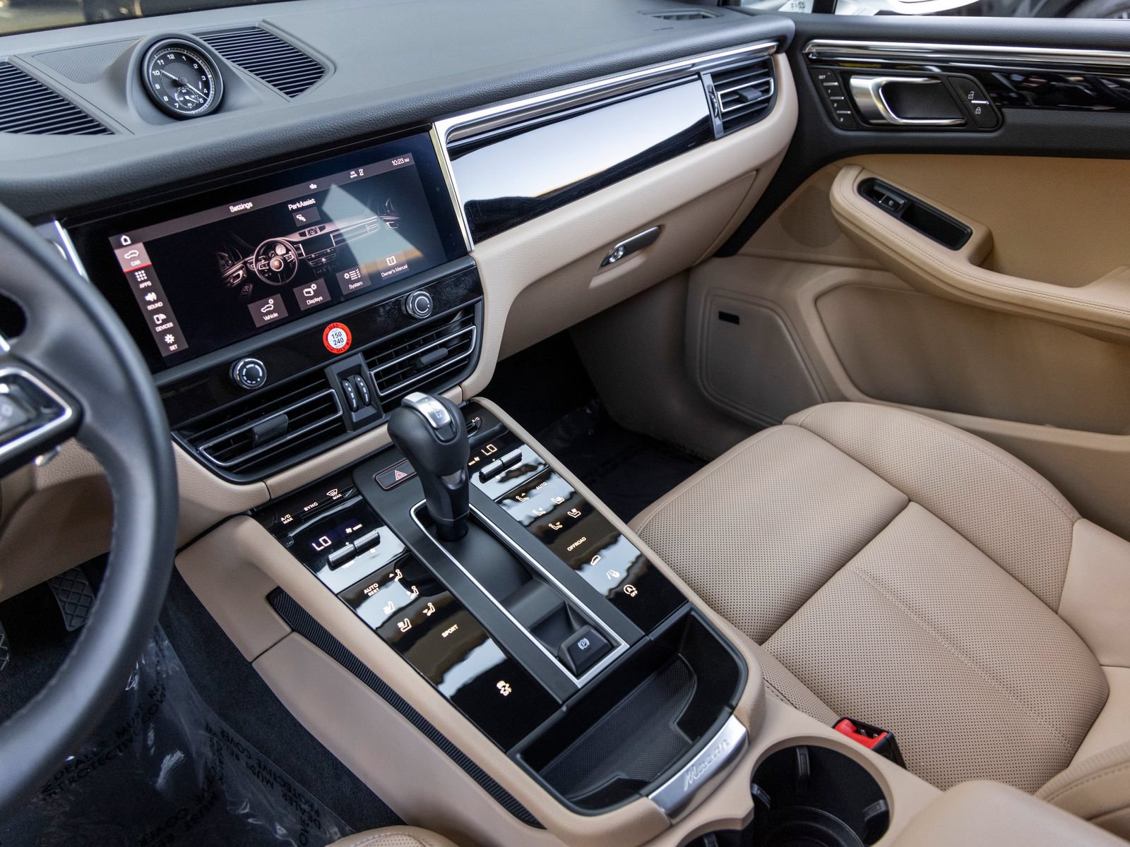 Certified 2026 Porsche Macan AWD/4WD image 48