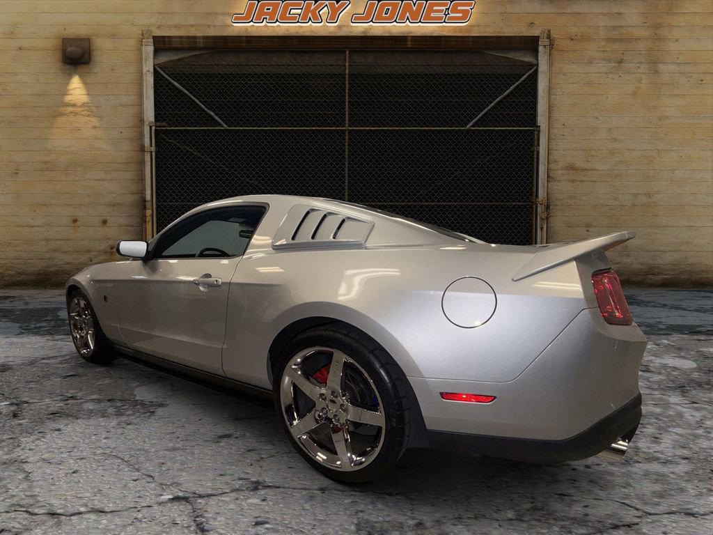 Used 2010 Ford Mustang GT Premium RWD image 6
