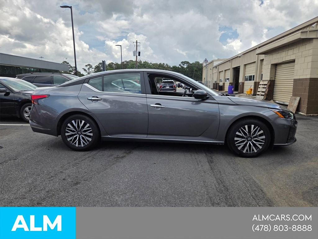 Used 2025 Nissan Altima 2.5 SV FWD image 15