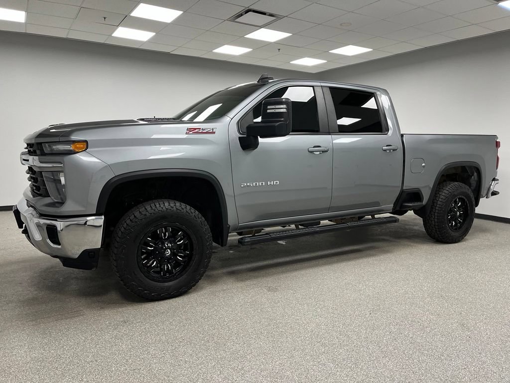 Used 2025 Chevrolet Silverado 2500 LT w/ Convenience Package AWD/4WD image 6