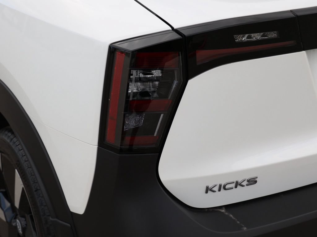 New 2026 Nissan Kicks SR FWD image 7