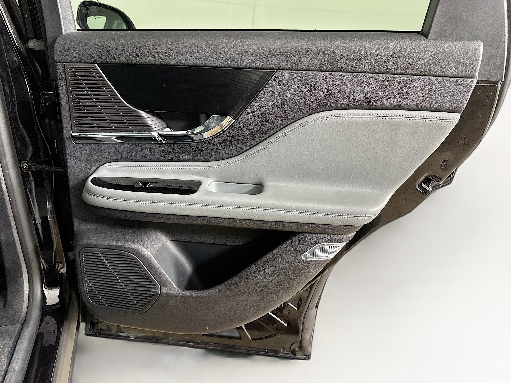 Used 2022 Lincoln Corsair AWD w/ Premium Package image 31