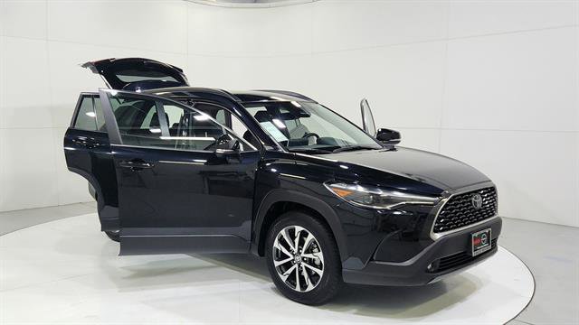 Used 2025 Toyota Corolla Cross XLE image 29
