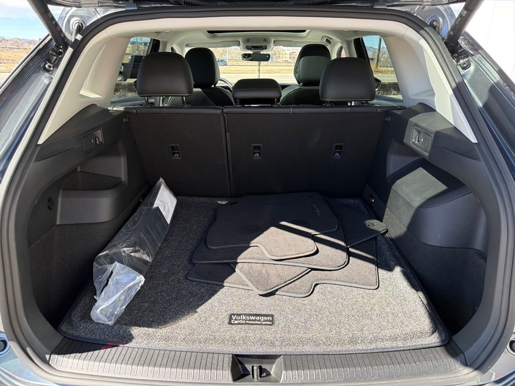 Certified 2025 Volkswagen Tiguan SE image 25