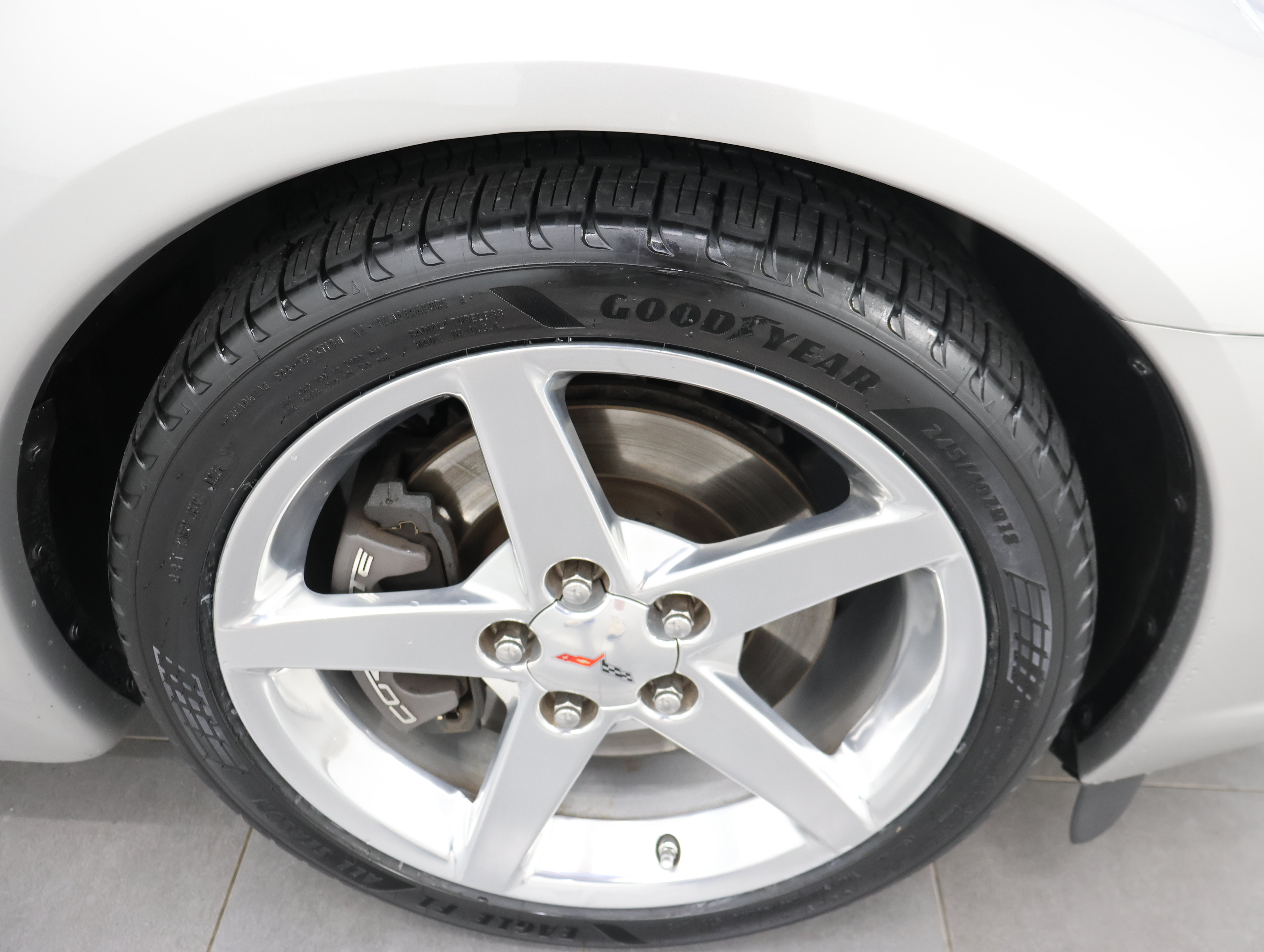 Used 2005 Chevrolet Corvette Coupe w/ Preferred Equipment Group RWD image 3