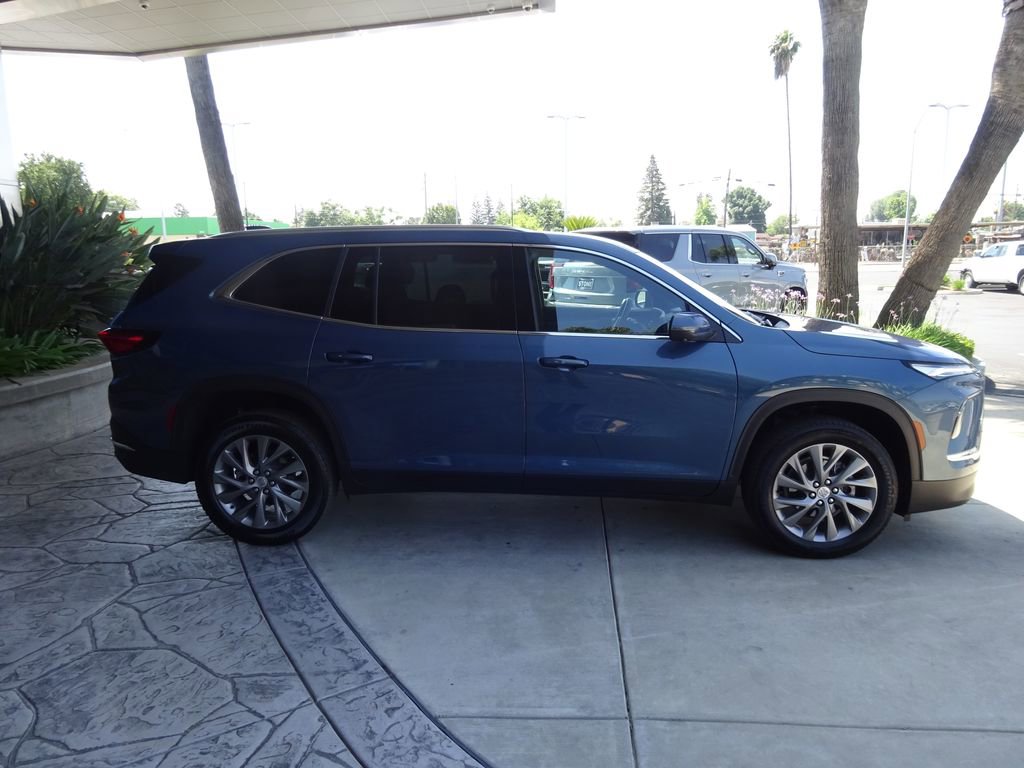 Certified 2025 Buick Enclave Preferred FWD image 12