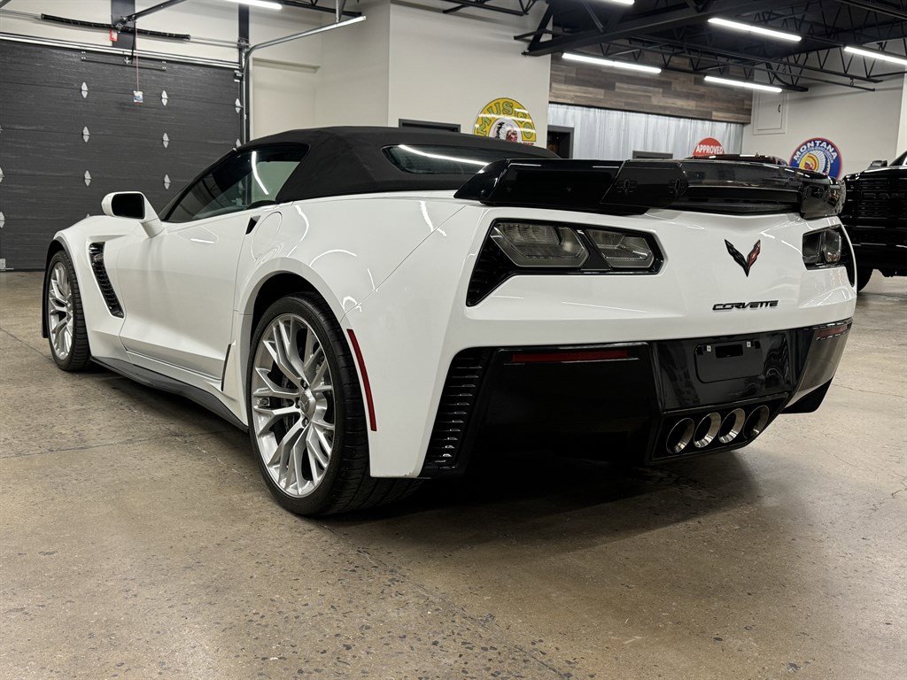 Used 2015 Chevrolet Corvette Z06 w/ 3LZ Preferred Equipment Group RWD image 10