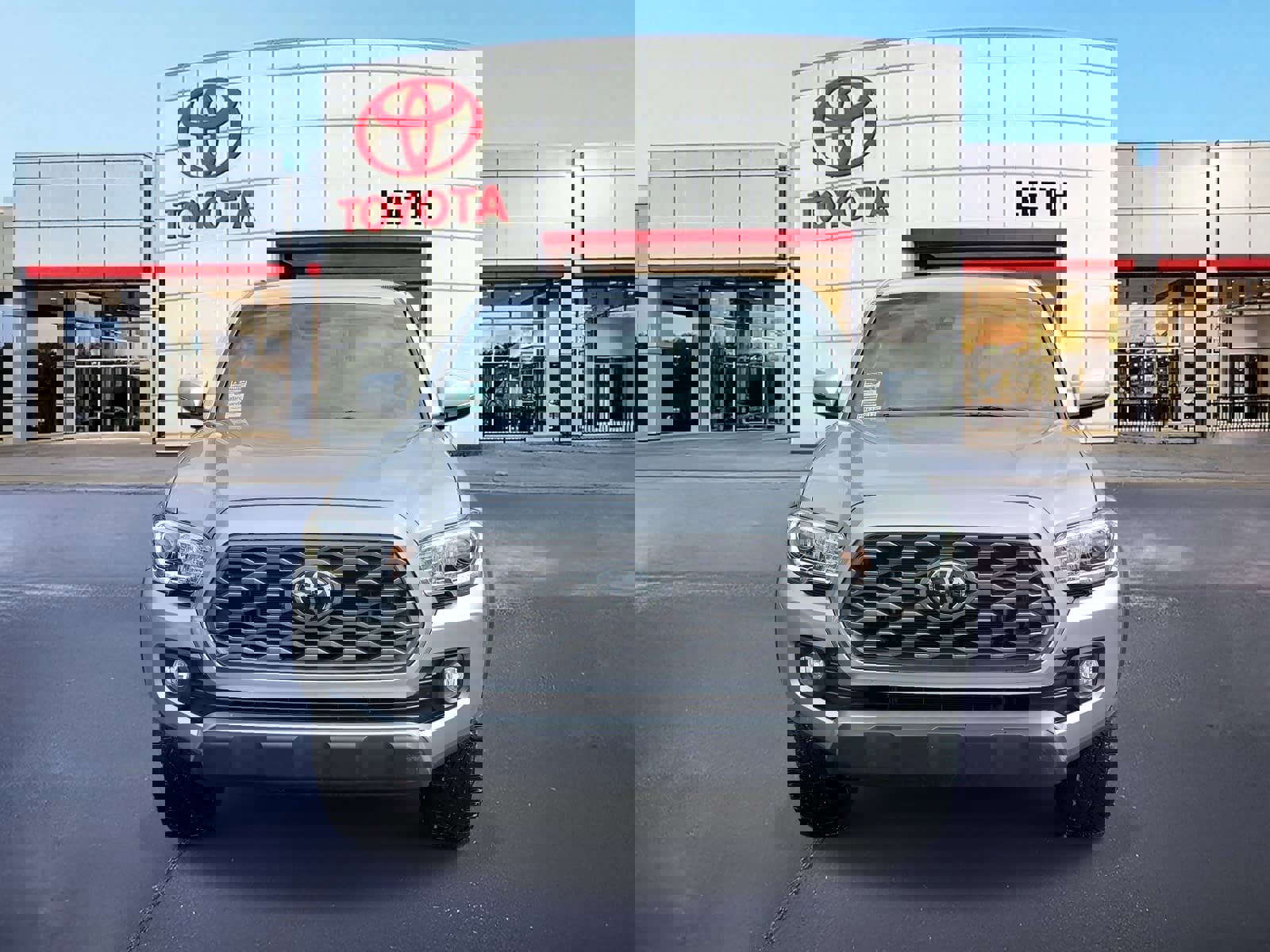 Used 2023 Toyota Tacoma TRD Off-Road image 2