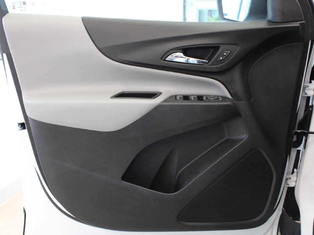 Used 2023 Chevrolet Equinox LS w/ LS Convenience Package FWD image 12