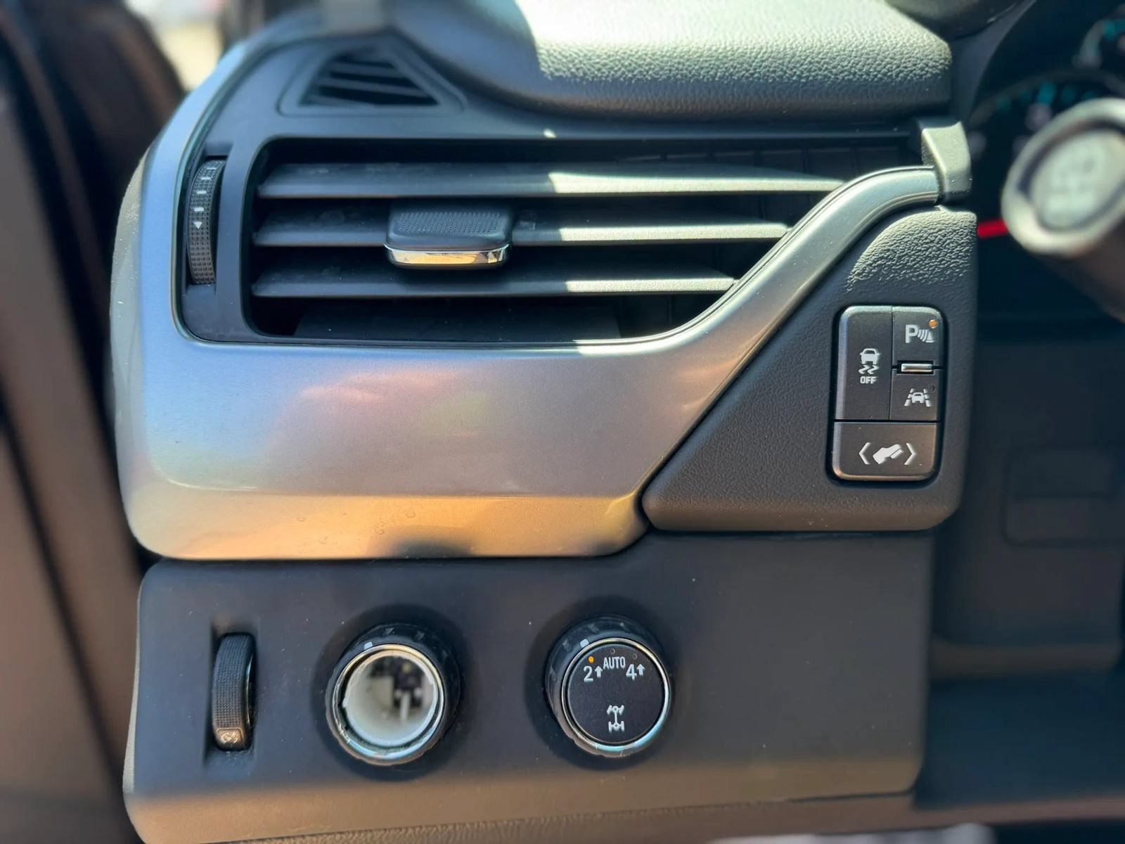 Used 2018 Chevrolet Tahoe LT AWD/4WD image 18