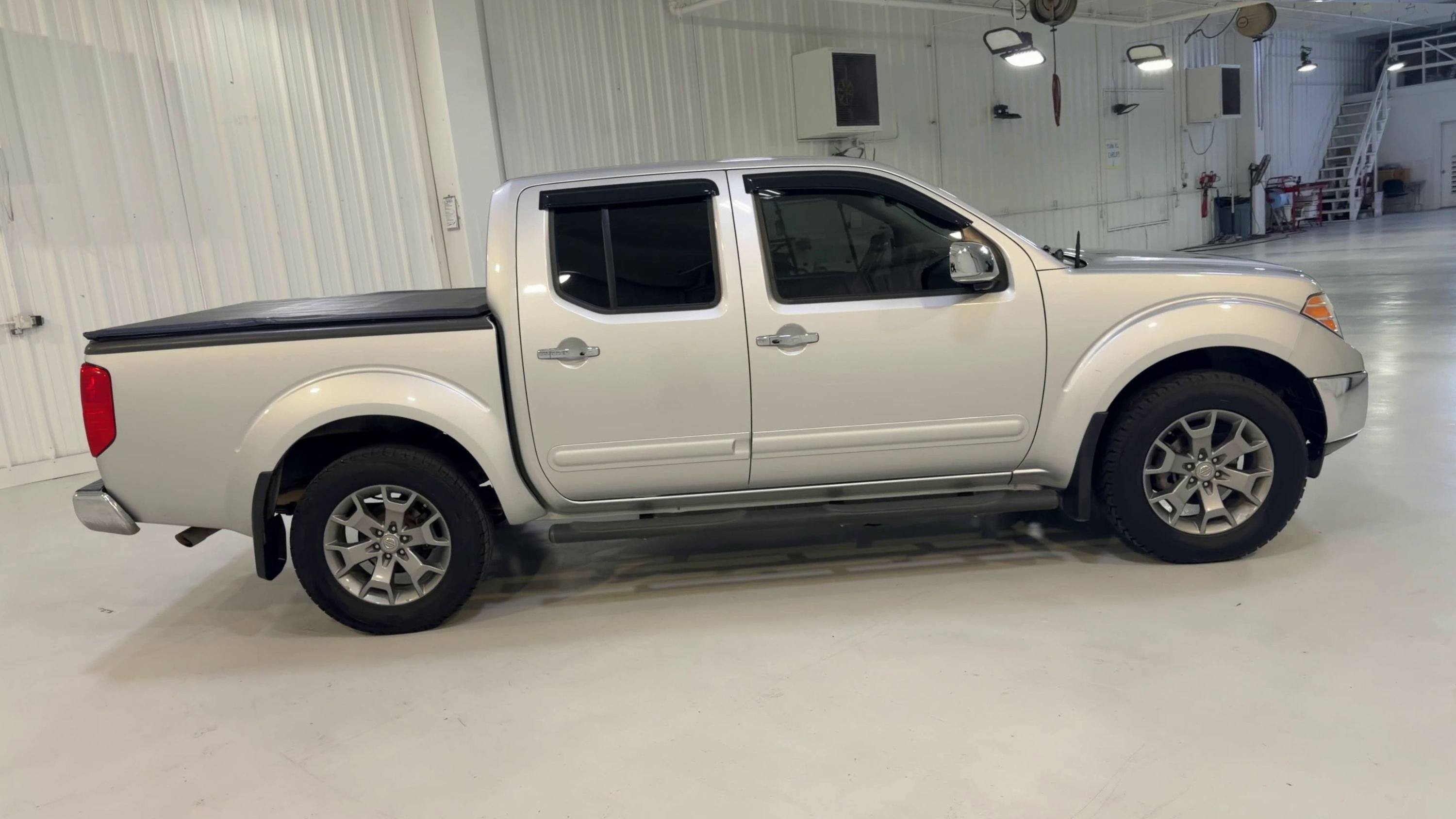 Used 2019 Nissan Frontier SL AWD/4WD image 2