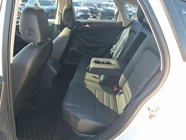 Used 2023 Volkswagen Jetta SE w/ Panoramic Sunroof Package FWD image 13