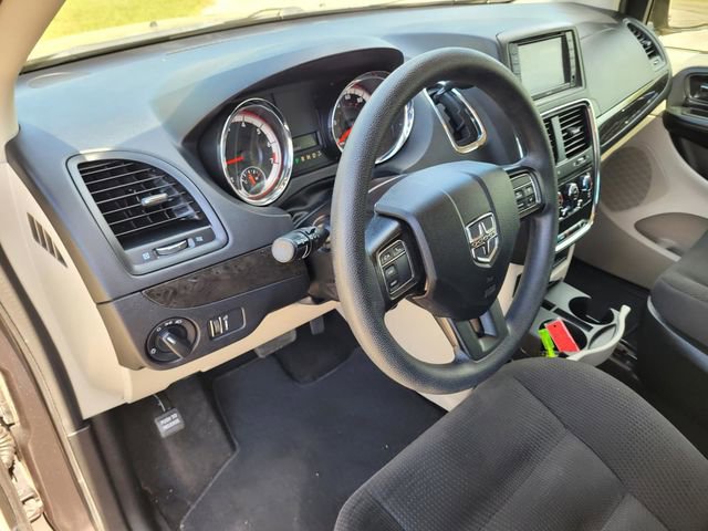 Used 2019 Dodge Grand Caravan SE w/ UConnect Hands-Free Group image 29