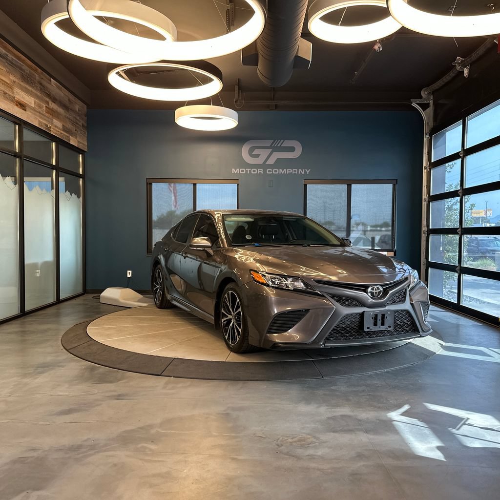 Used 2020 Toyota Camry SE w/ Moonroof Package