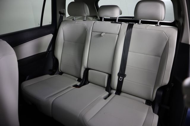 Used 2020 Volkswagen Tiguan SE w/ Panoramic Sunroof Package image 28