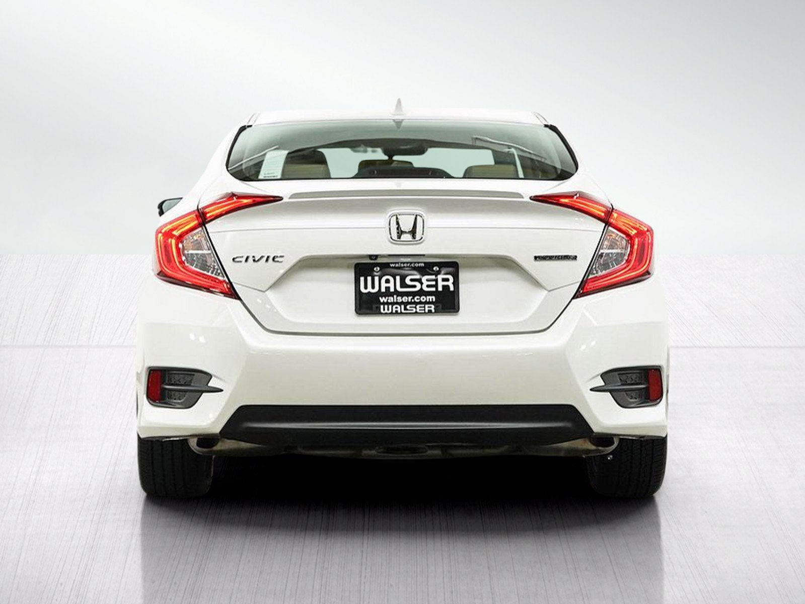 Used 2016 Honda Civic Touring image 4