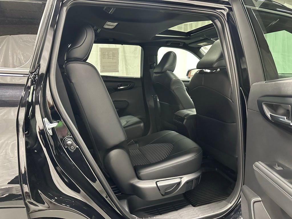 Used 2025 Toyota Highlander XSE AWD/4WD image 57