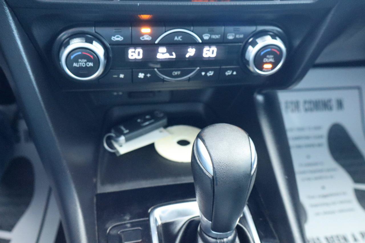 Used 2018 MAZDA MAZDA3 Touring FWD image 21
