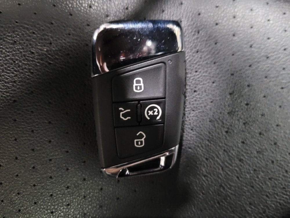 Used 2020 Volkswagen Atlas Cross Sport SEL R-Line image 32