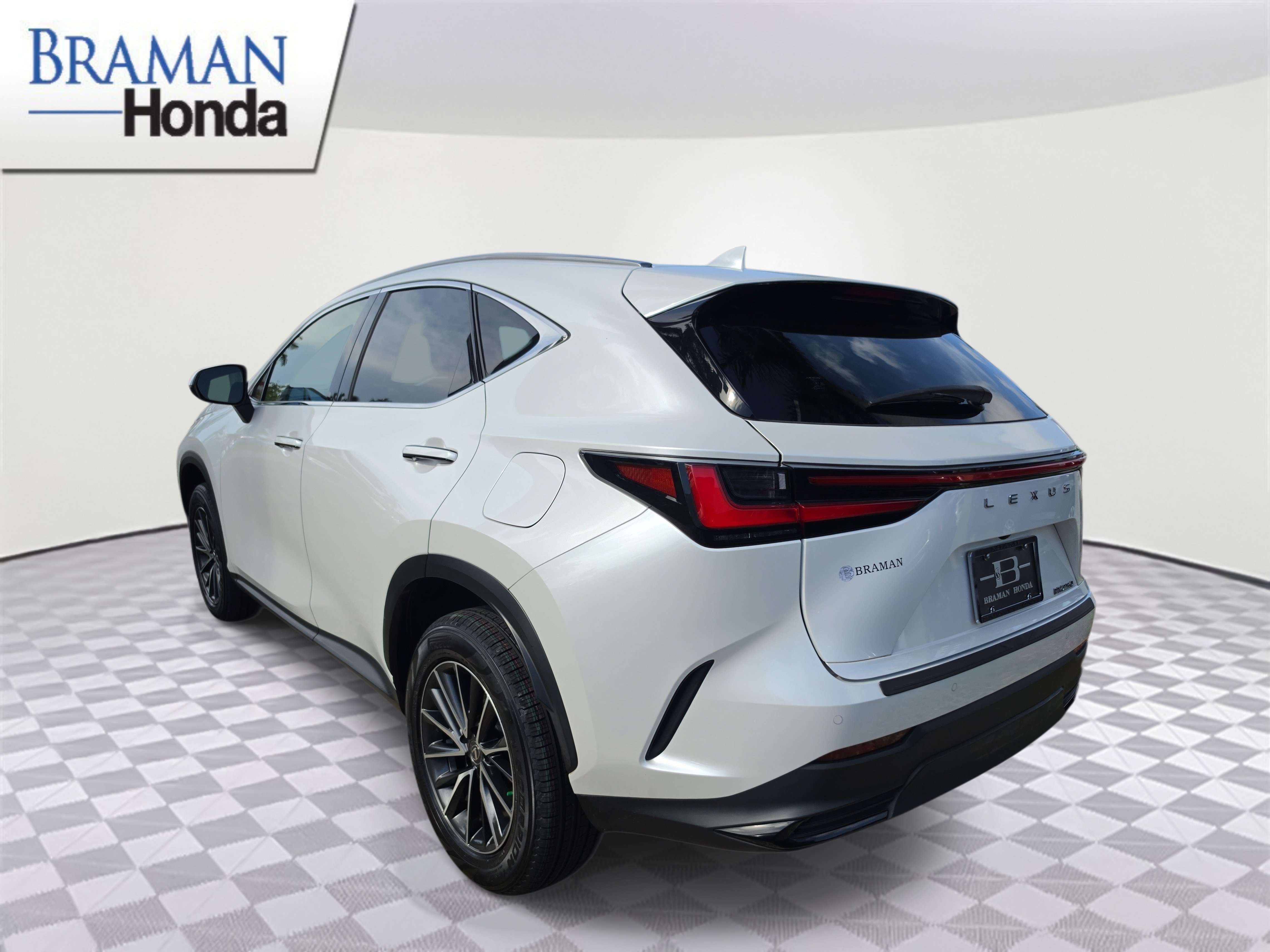 Used 2022 Lexus NX 250 FWD w/ Accessory Package 2 image 4