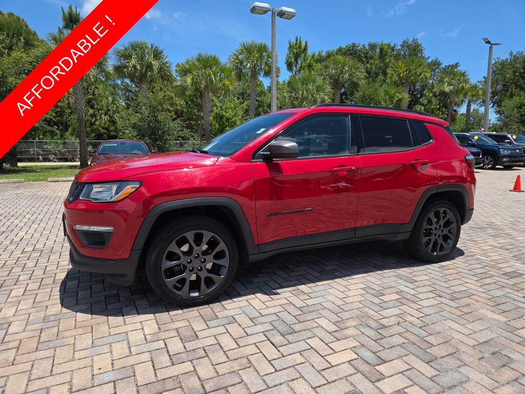 Used 2021 Jeep Compass Latitude w/ Sun and Sound Group AWD/4WD image 3