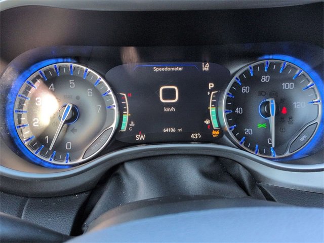 Certified 2023 Chrysler Pacifica Touring-L image 17