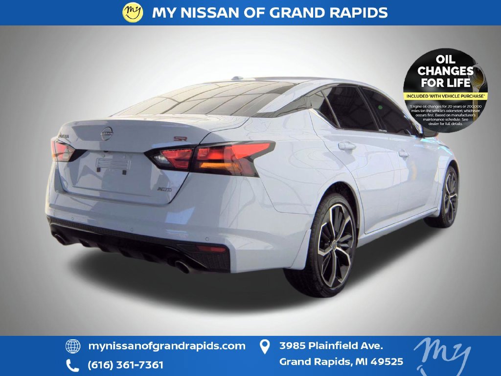Used 2025 Nissan Altima 2.5 SR AWD/4WD image 5