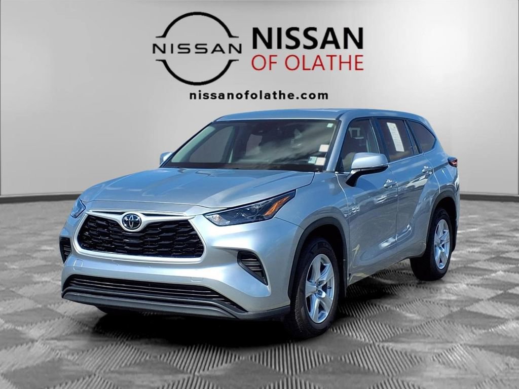 Used 2023 Toyota Highlander L FWD image 1