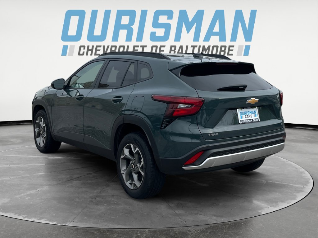 Used 2025 Chevrolet Trax LT FWD image 4