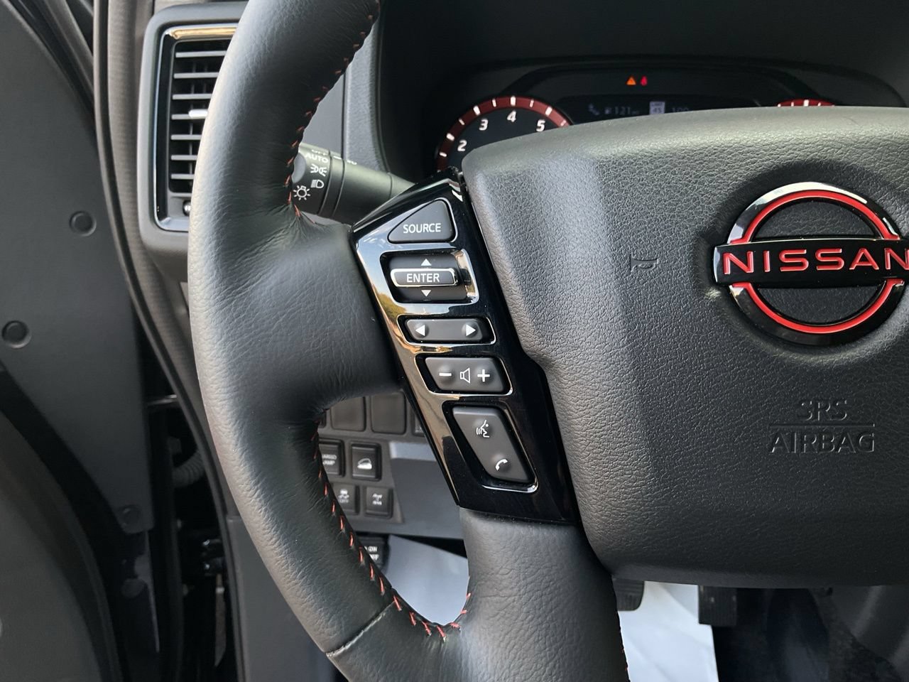 Used 2023 Nissan Frontier PRO-4X w/ Pro Convenience Package AWD/4WD image 34