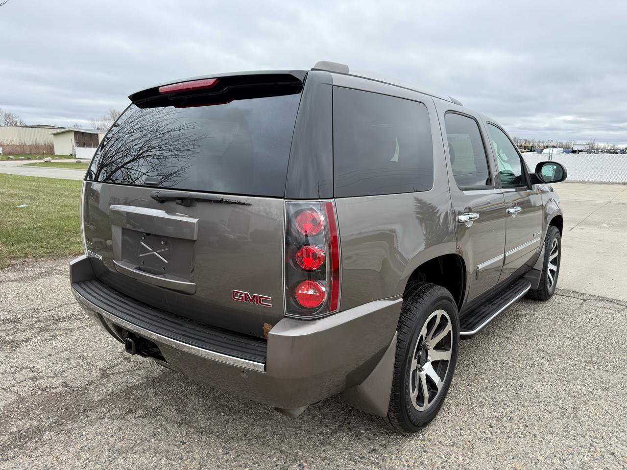 Used 2011 GMC Yukon Denali image 5
