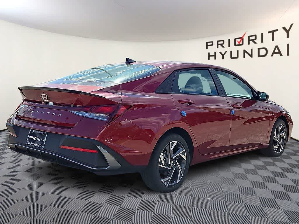Certified 2025 Hyundai Elantra Sport FWD image 4