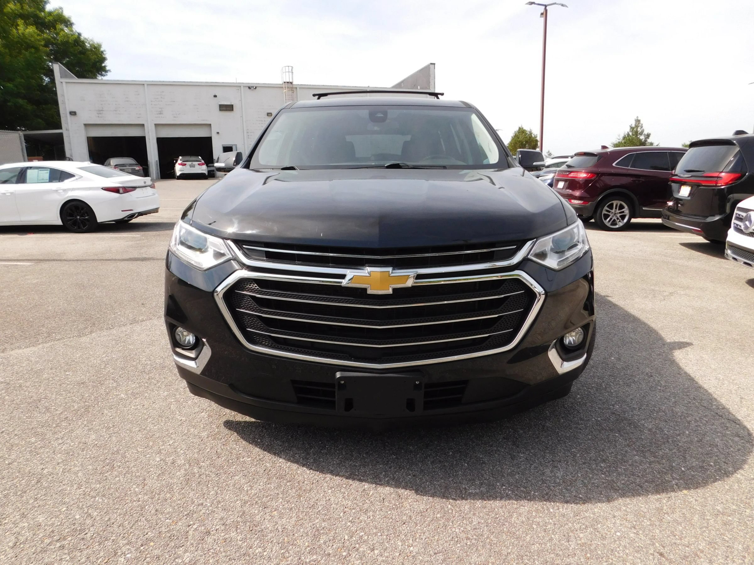 Used 2020 Chevrolet Traverse LT w/ Driver Confidence II Package AWD/4WD image 3