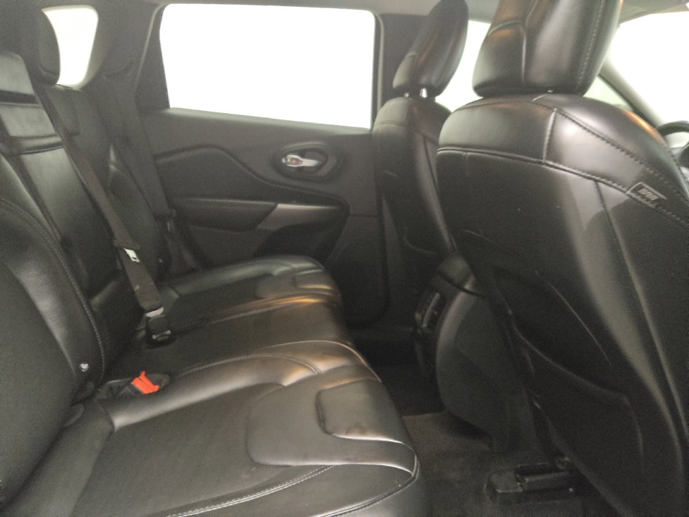 Used 2019 Jeep Cherokee Latitude Plus w/ Cold Weather Group image 19